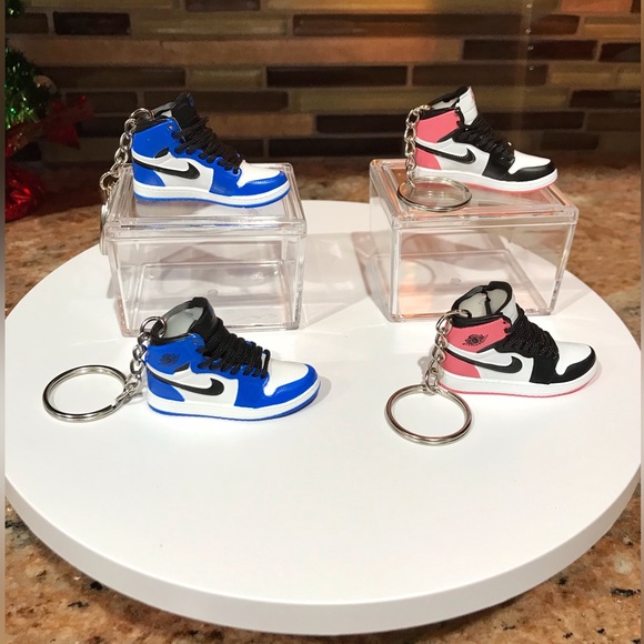 2-Pc (1-Pair) of Sneakers Keychains- New in box 😍 - Picture 9 of 9